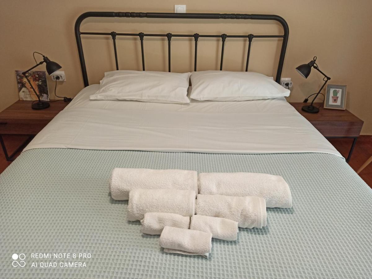 カラマタ Lavender2 Bed & Breakfast エクステリア 写真